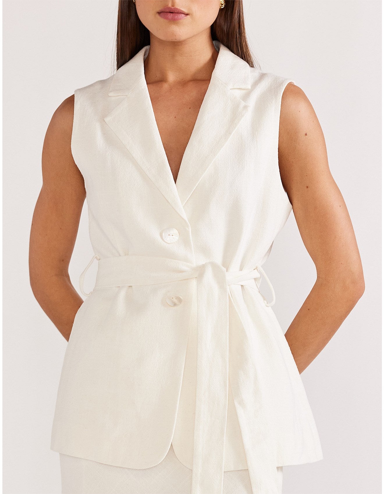 STAPLE THE LABEL-  Women's Mira Sleeveless Blazer - White
