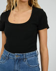 SILENT THEORY - Mia Tee. Black