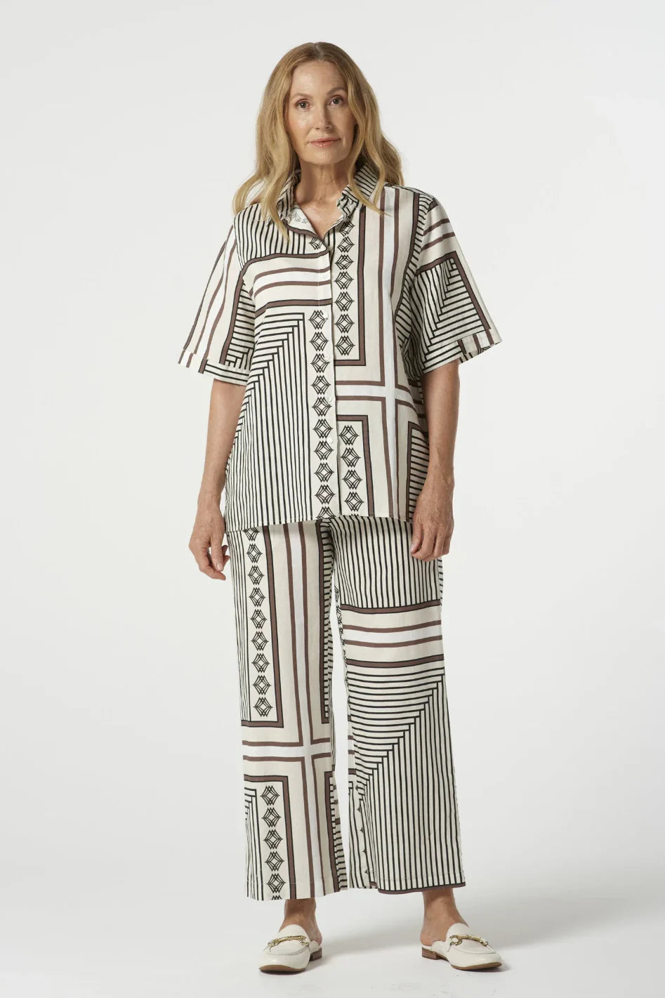 GOONDIWINDI COTTON - Square Cut Shirt.  Large square