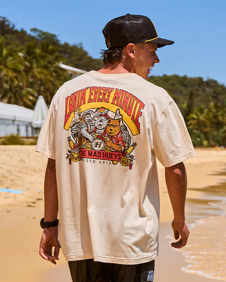 MAD HUEYS - OZ STRAYA SS TEE.  Cement
