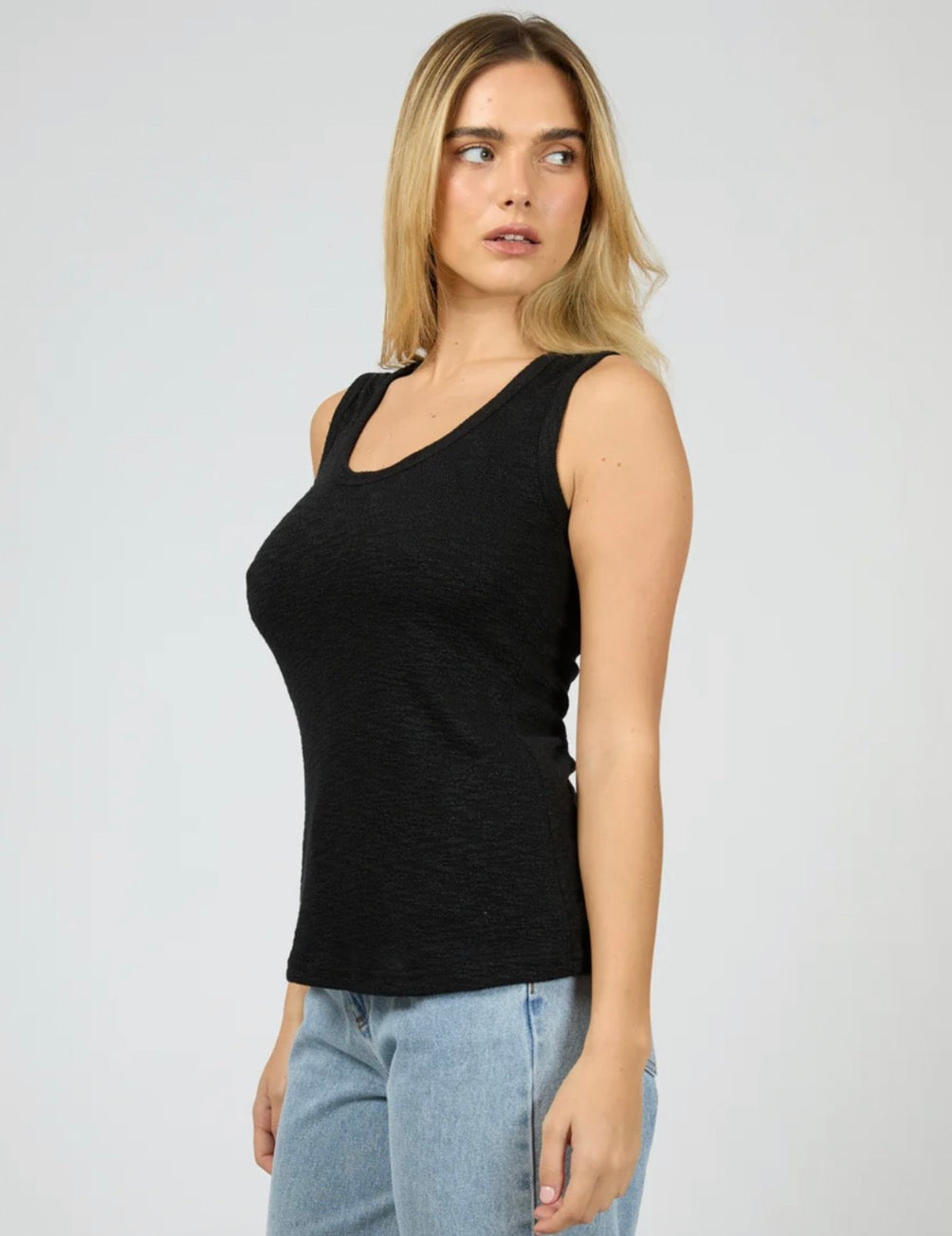 SILENT THEORY - Leonie Tank - Black