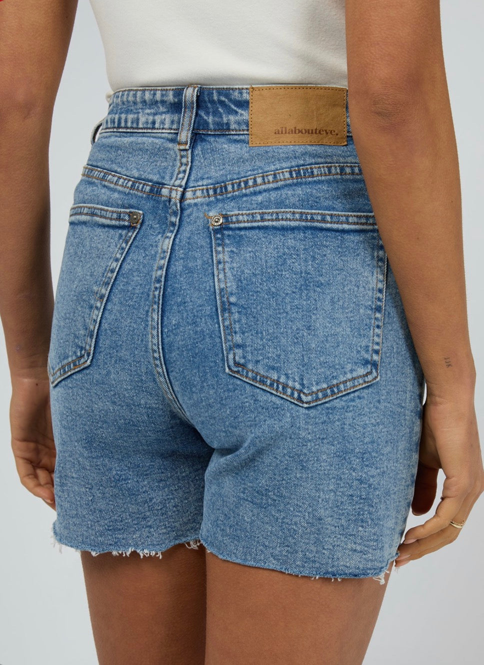ALL ABOUT EVE - Bobby Cut Off Short - Light Blue