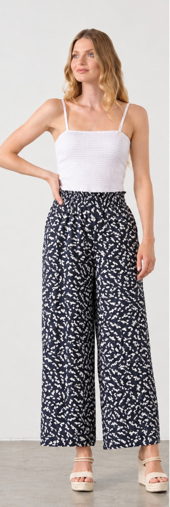 HOLMES &amp; FALLOW - Printed Straight Leg Pant With Elastic Waist