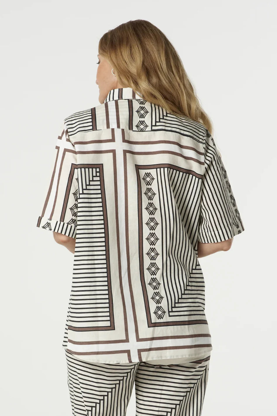 GOONDIWINDI COTTON - Square Cut Shirt.  Large square