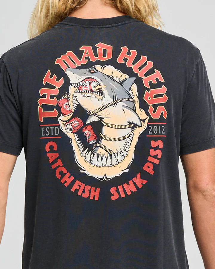MAD HUEYS-  - SHARK TINS SS TEE - Washed Black