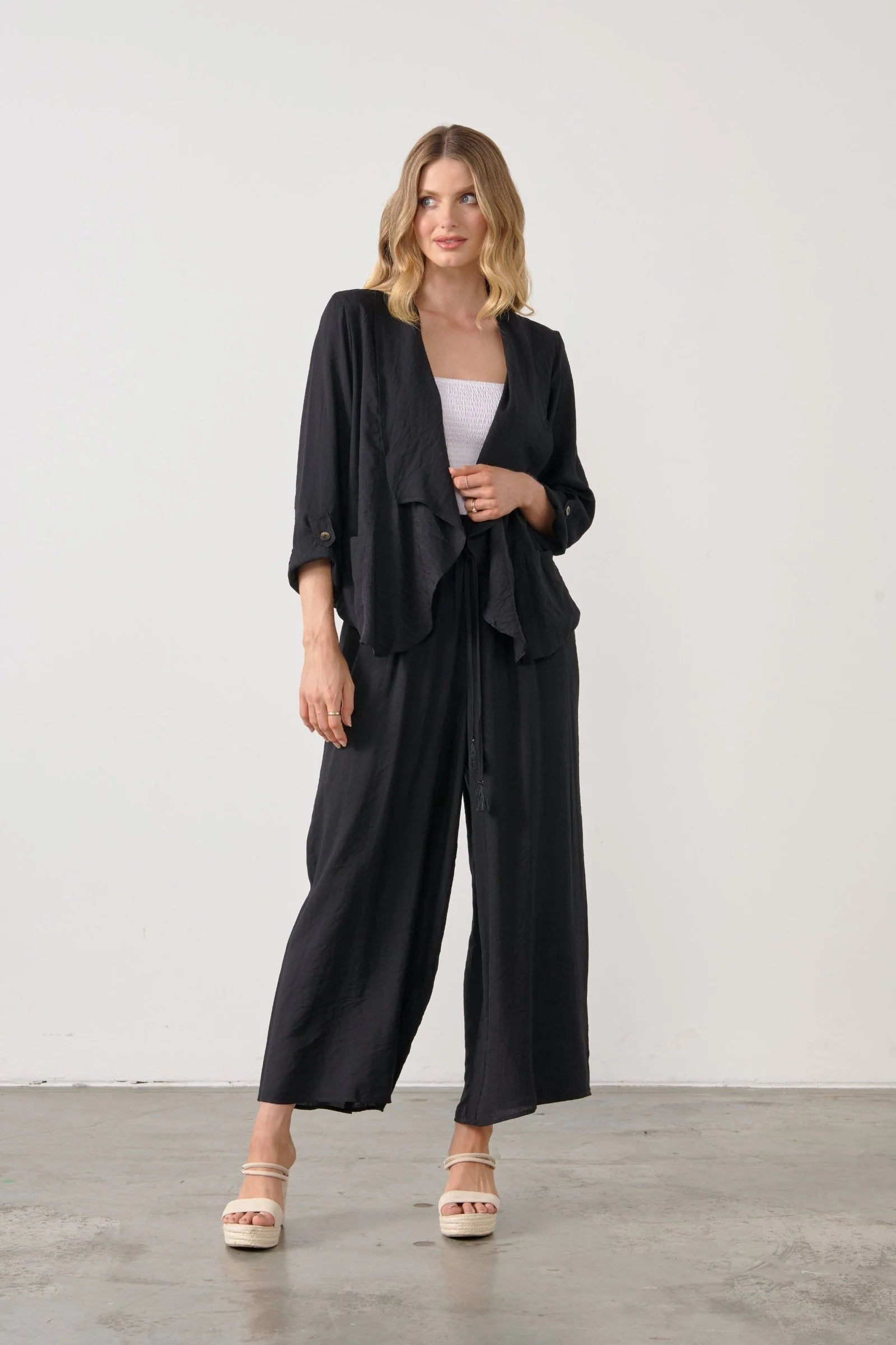 HOLMES &amp; FALLON - Wide Leg Pant with elastic waist - Black