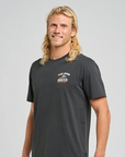 MAD HUEYS - She'll Be Right SS Tee - Vintage Black